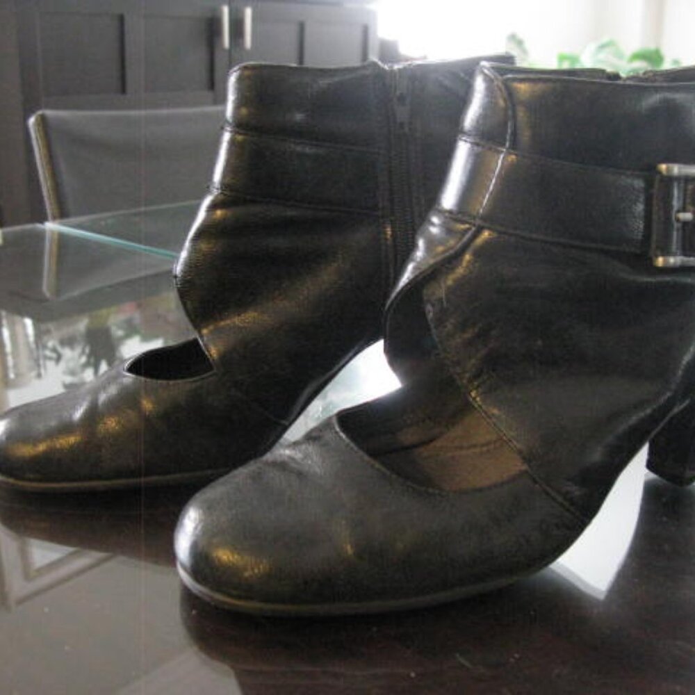 Aerosole Bootie Heels size 9.5